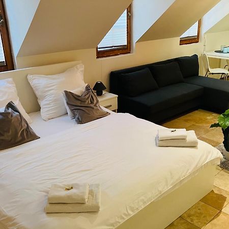 Downtown Apartments Deluxe Gyor Ngoại thất bức ảnh