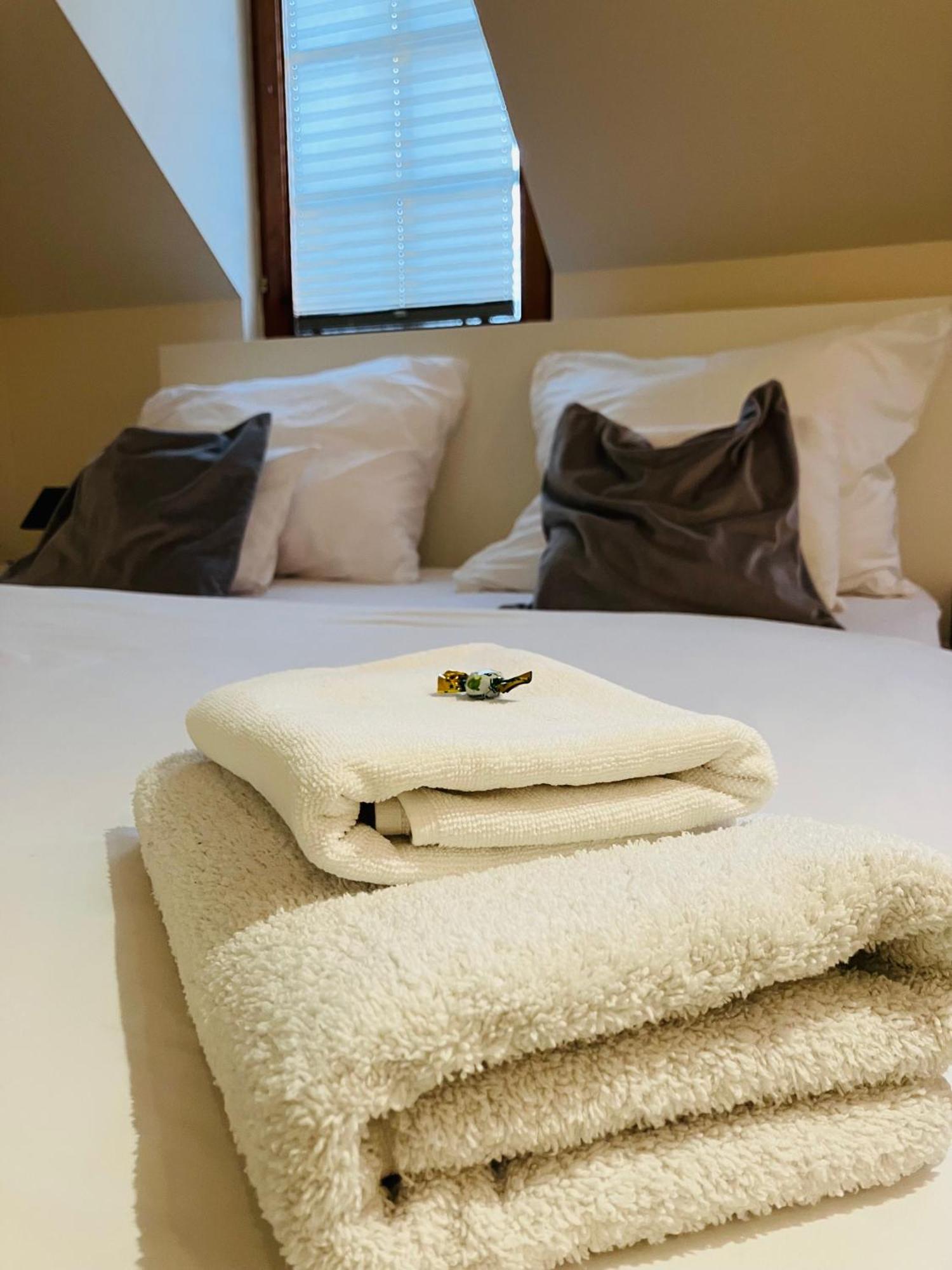 Downtown Apartments Deluxe Gyor Ngoại thất bức ảnh