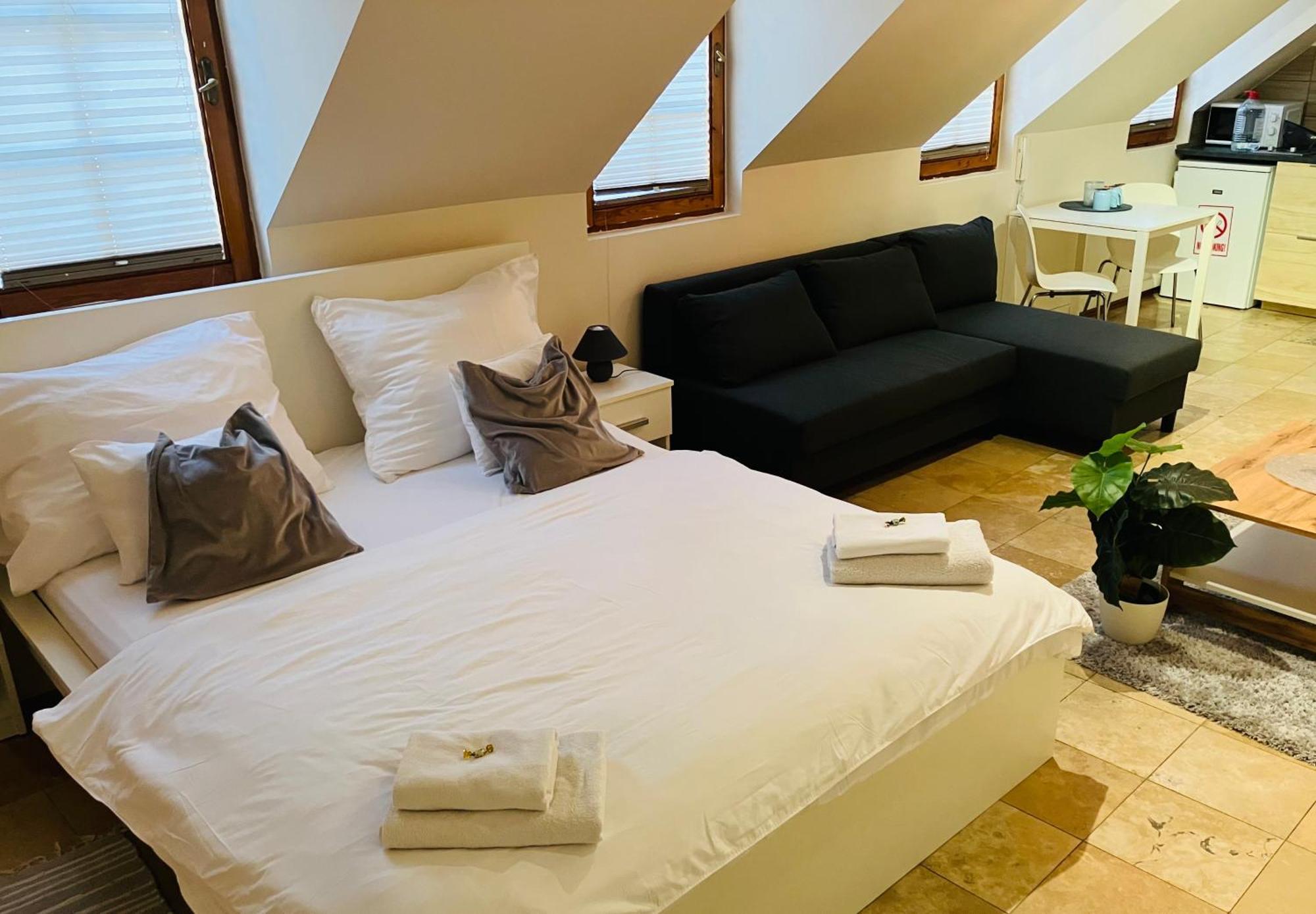Downtown Apartments Deluxe Gyor Ngoại thất bức ảnh