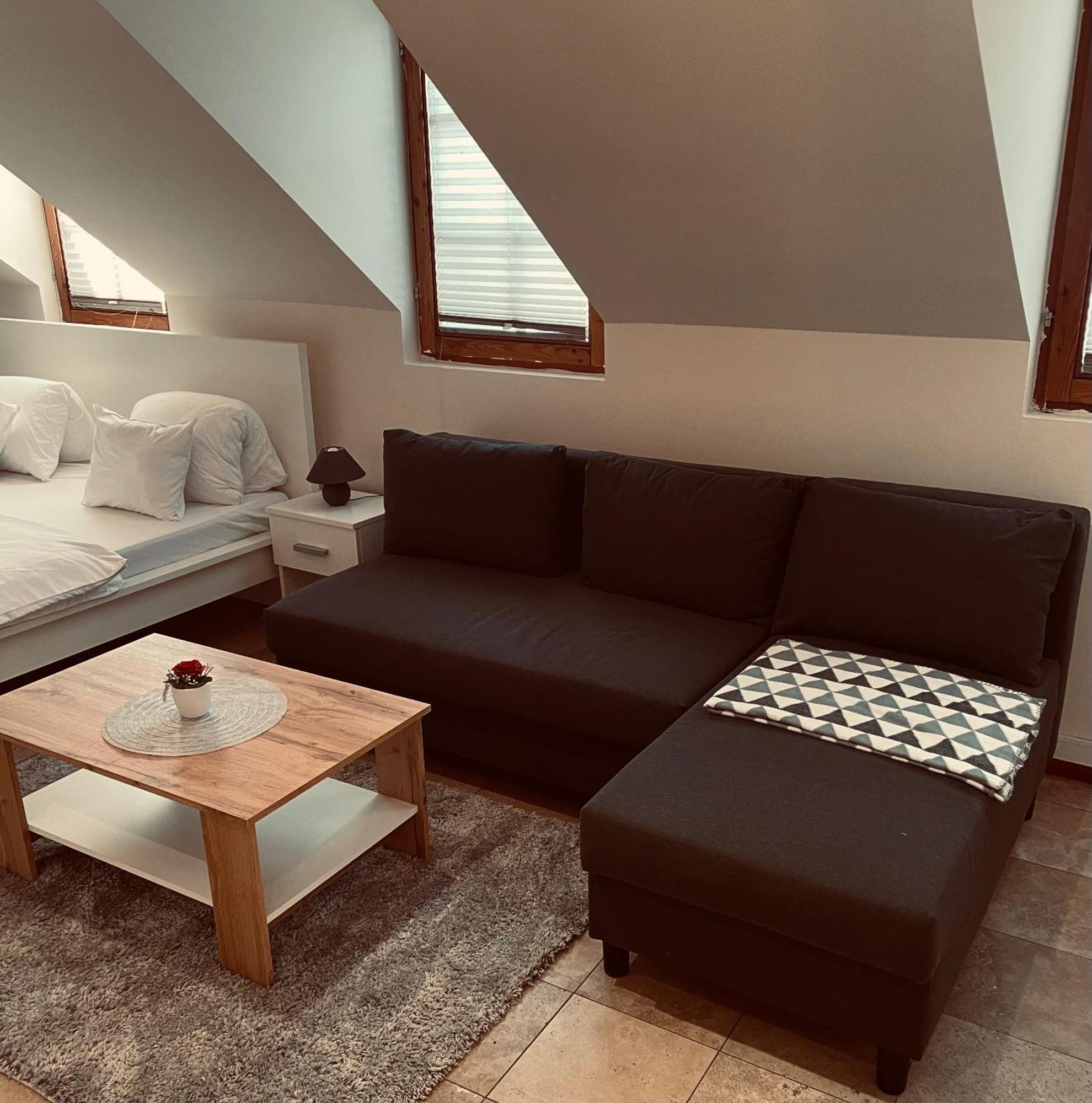 Downtown Apartments Deluxe Gyor Ngoại thất bức ảnh